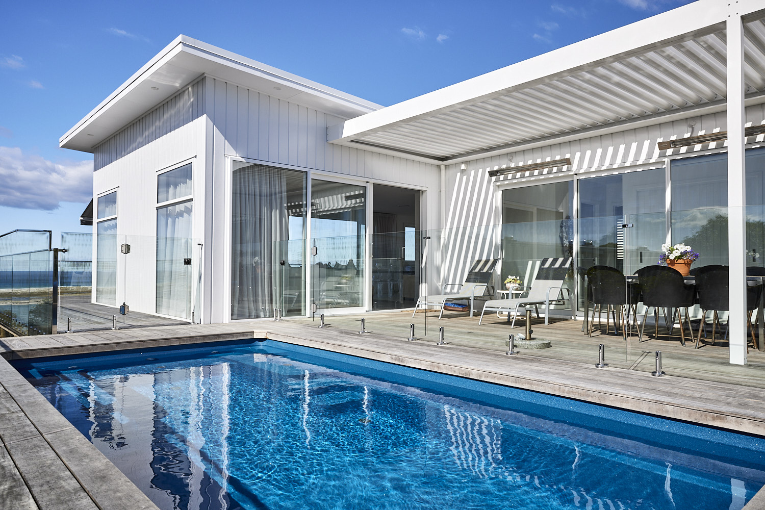 Ultimate Pools: self cleaning Auckland pools | lifetime warranties